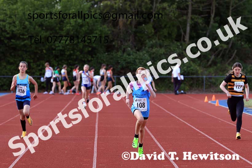 Girls under-13s 200 metres, 2025 North Eastern Track and Field Champs., Shildon, County Durham. Photo: David T. Hewitson/Sports for All Pics